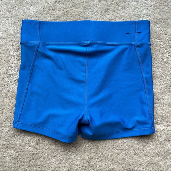 Under Armour Women's Blue Exercise Shorts - Size M - EUC - Stretch - Picture 2 of 8